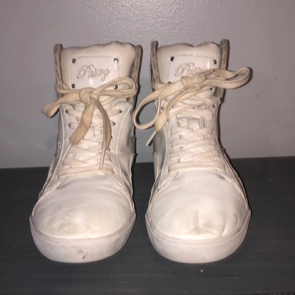 Size 9 Pastry’s white